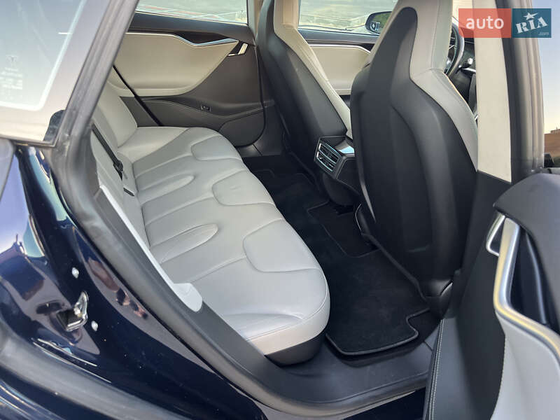 Ліфтбек Tesla Model S 2014 в Дніпрі