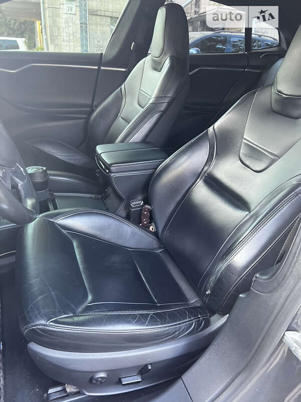 Лифтбек Tesla Model S 2016 в Киеве фото 19 Лифтбек Tesla Model S 2016 в Киеве