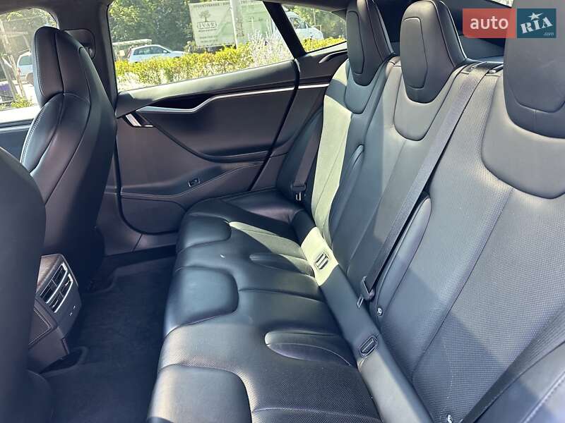 Лифтбек Tesla Model S 2016 в Белой Церкви