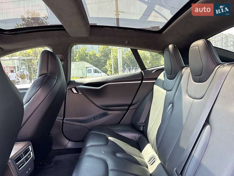 Лифтбек Tesla Model S 2016 в Белой Церкви