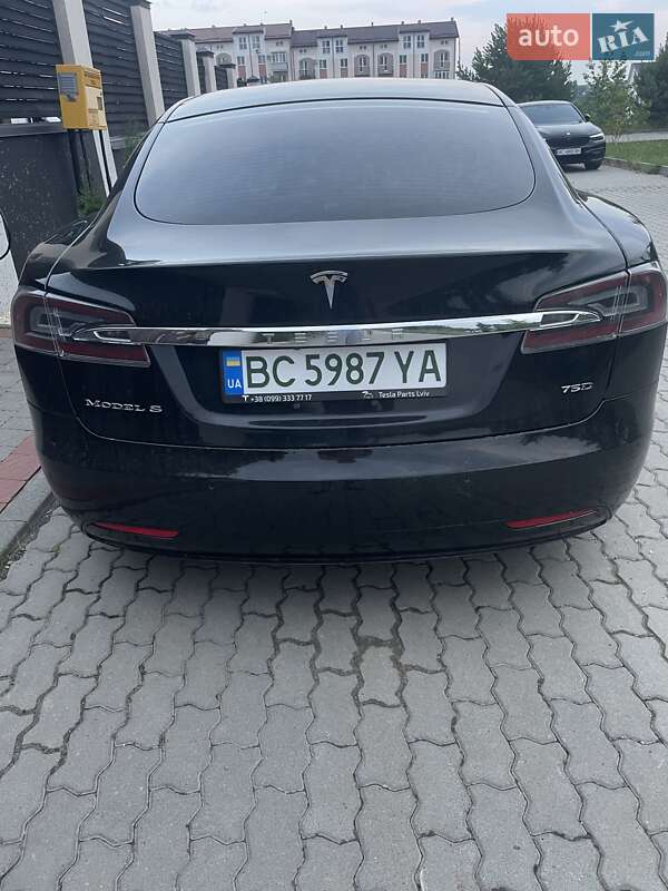 Лифтбек Tesla Model S 2018 в Львове