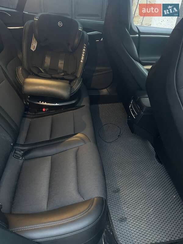 Лифтбек Tesla Model S 2018 в Львове