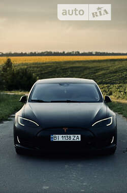 Лифтбек Tesla Model S 2015 в Лубнах