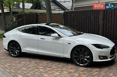 Лифтбек Tesla Model S 2015 в 