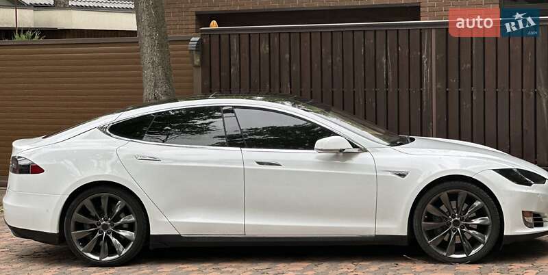 Лифтбек Tesla Model S 2015 в Харькове