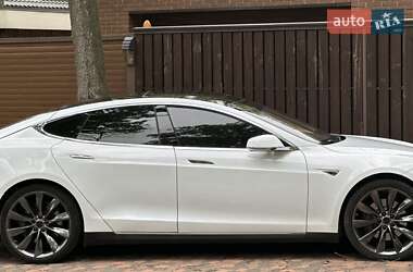 Лифтбек Tesla Model S 2015 в 