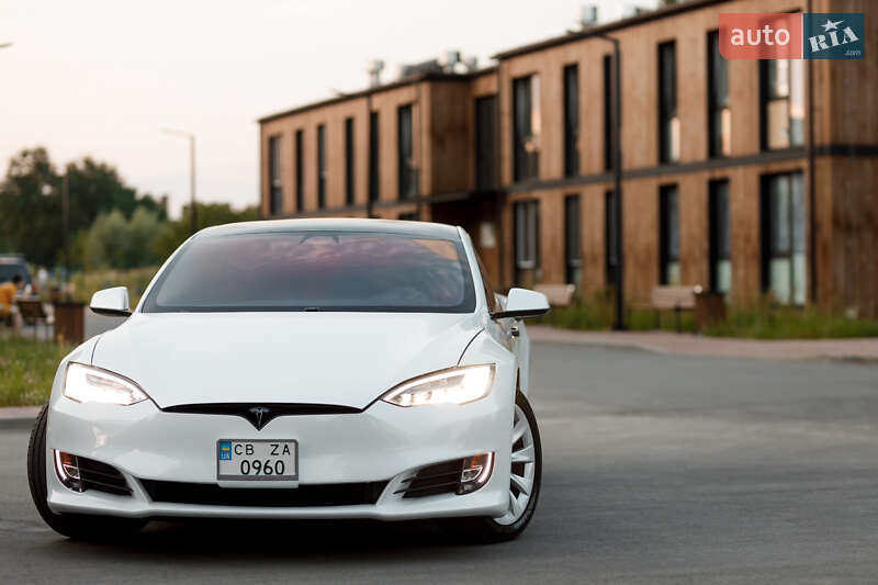 Лифтбек Tesla Model S 2019 в Чернигове