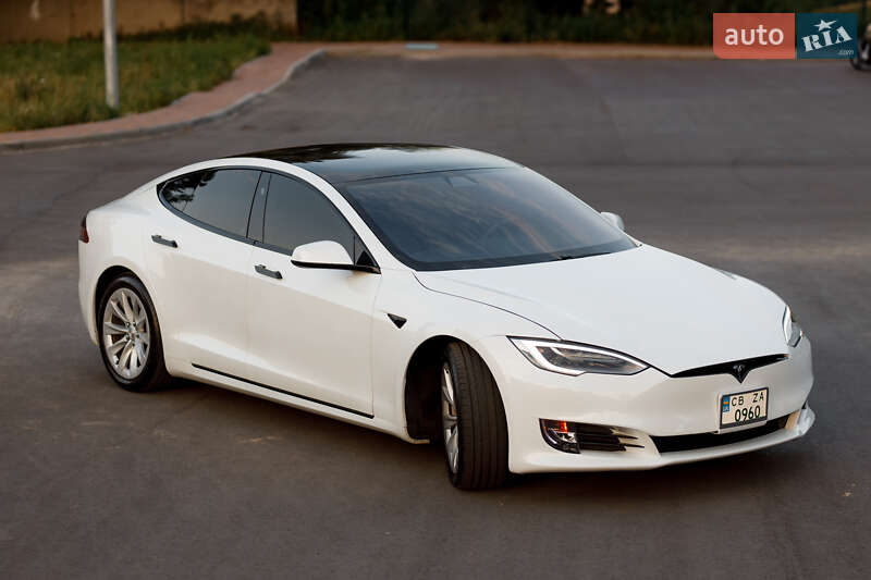 Лифтбек Tesla Model S 2019 в Чернигове