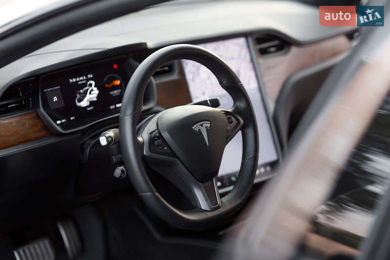 Лифтбек Tesla Model S 2019 в Чернигове