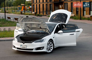 Лифтбек Tesla Model S 2019 в Чернигове