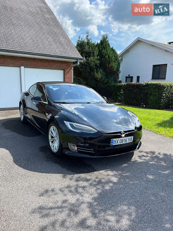 Лифтбек Tesla Model S 2018 в Хмельницком