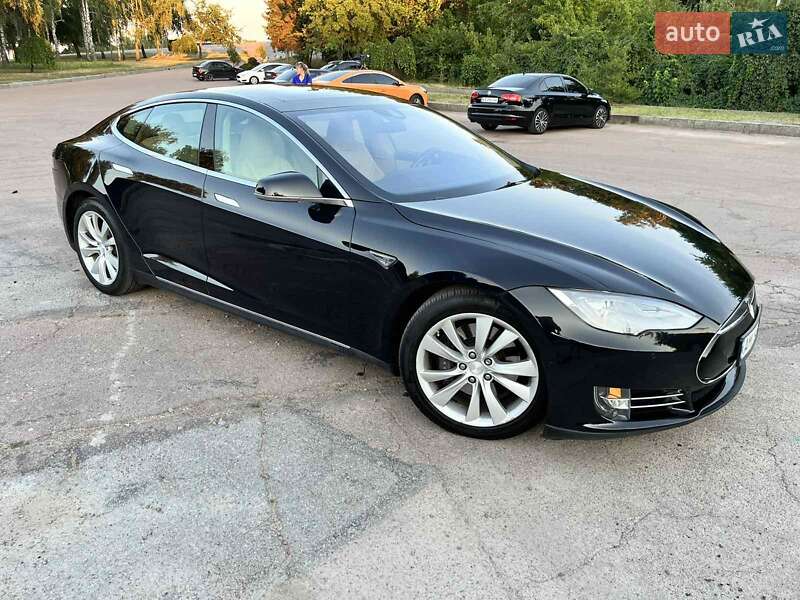 Лифтбек Tesla Model S 2015 в Житомире