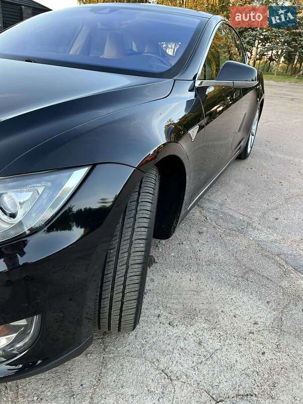 Лифтбек Tesla Model S 2015 в Житомире