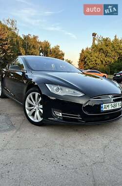 Ліфтбек Tesla Model S 2015 в Житомирі