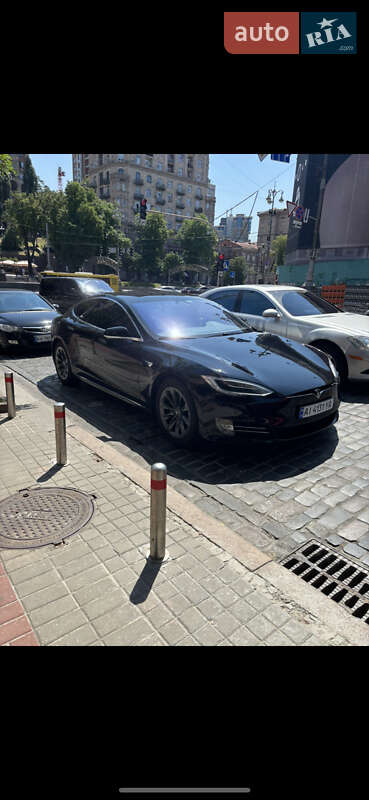 Лифтбек Tesla Model S 2018 в Киеве