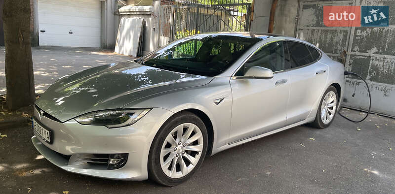 Ліфтбек Tesla Model S 2018 в Дніпрі