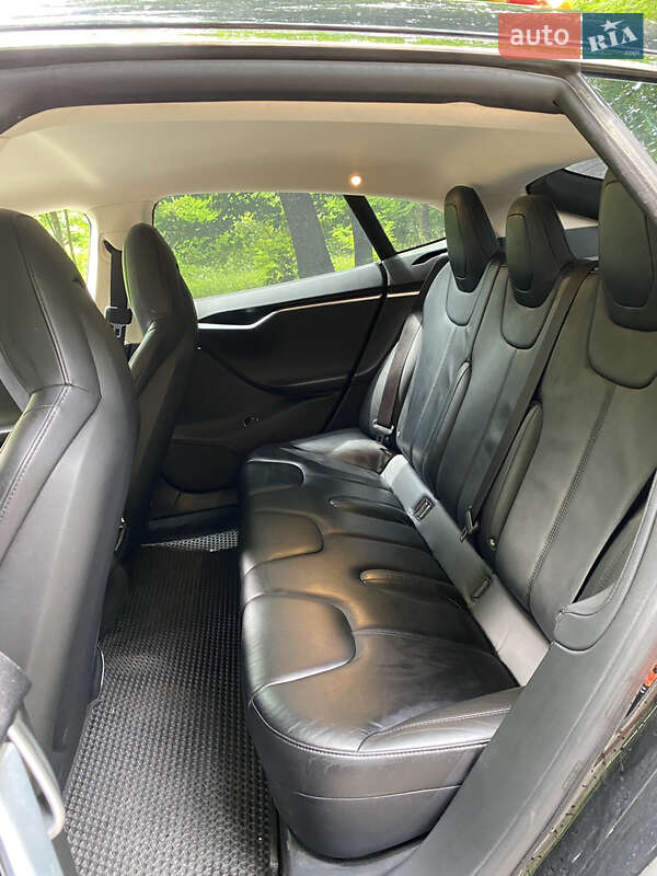 Лифтбек Tesla Model S 2015 в Луцке