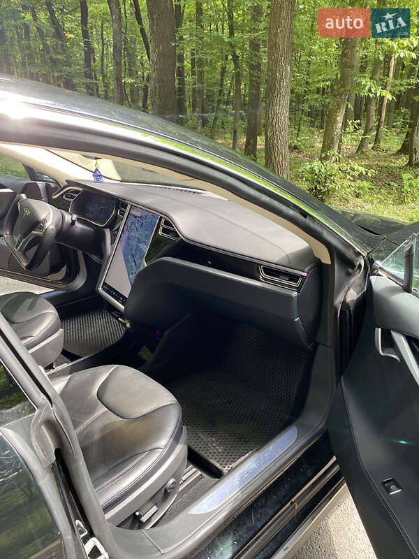 Лифтбек Tesla Model S 2015 в Луцке