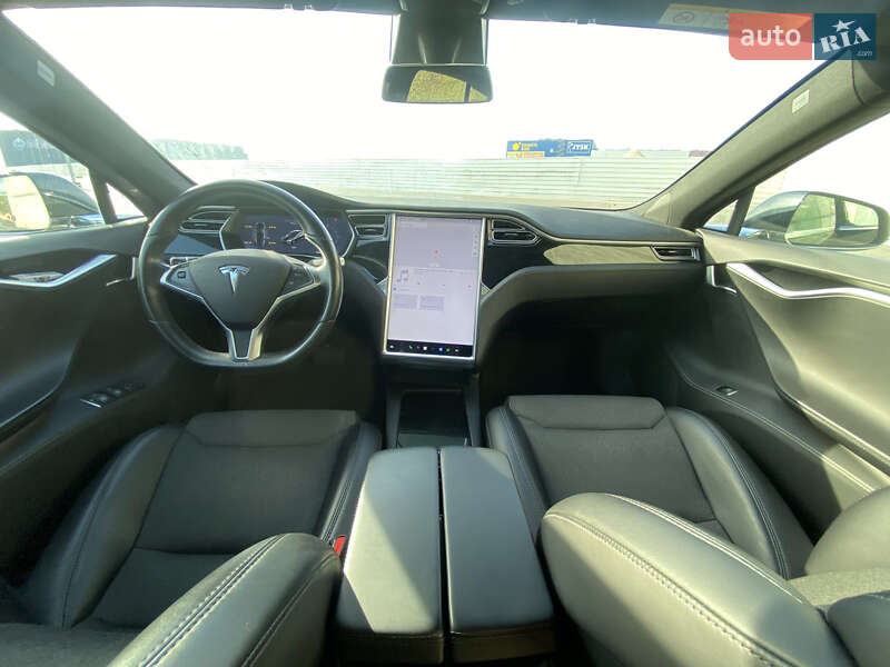 Лифтбек Tesla Model S 2018 в Львове