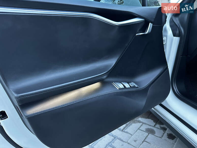 Лифтбек Tesla Model S 2012 в Ивано-Франковске