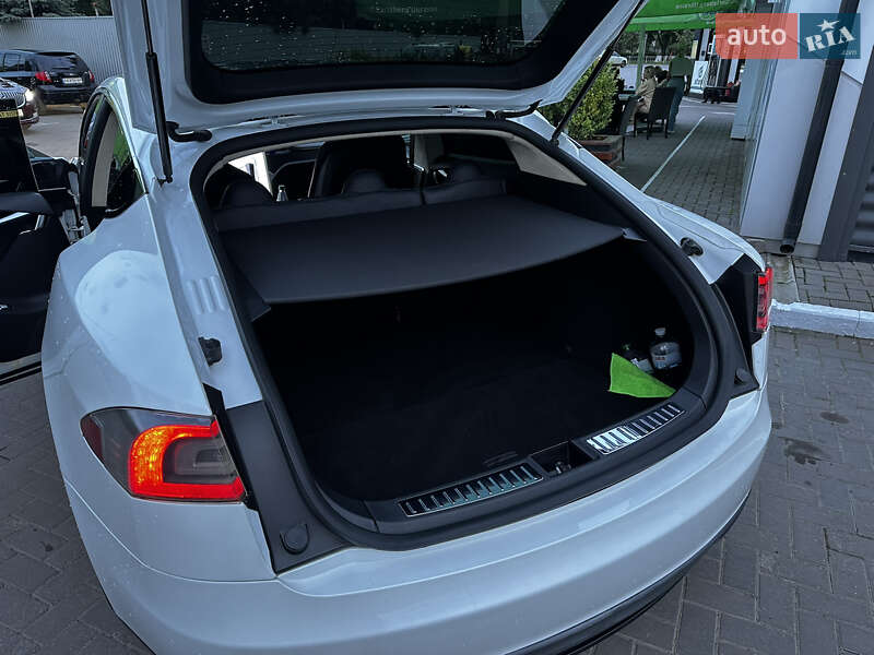 Лифтбек Tesla Model S 2012 в Ивано-Франковске