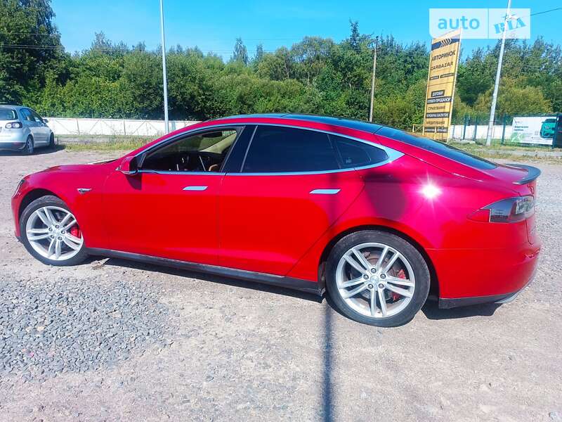 Ліфтбек Tesla Model S 2014 в Львові