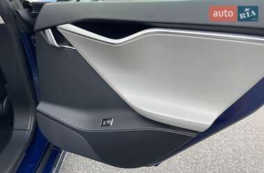 Лифтбек Tesla Model S 2015 в 