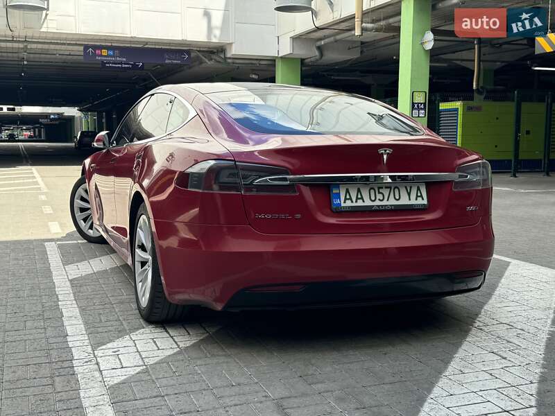 Лифтбек Tesla Model S 2018 в Киеве