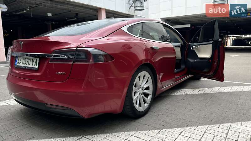 Лифтбек Tesla Model S 2018 в Киеве