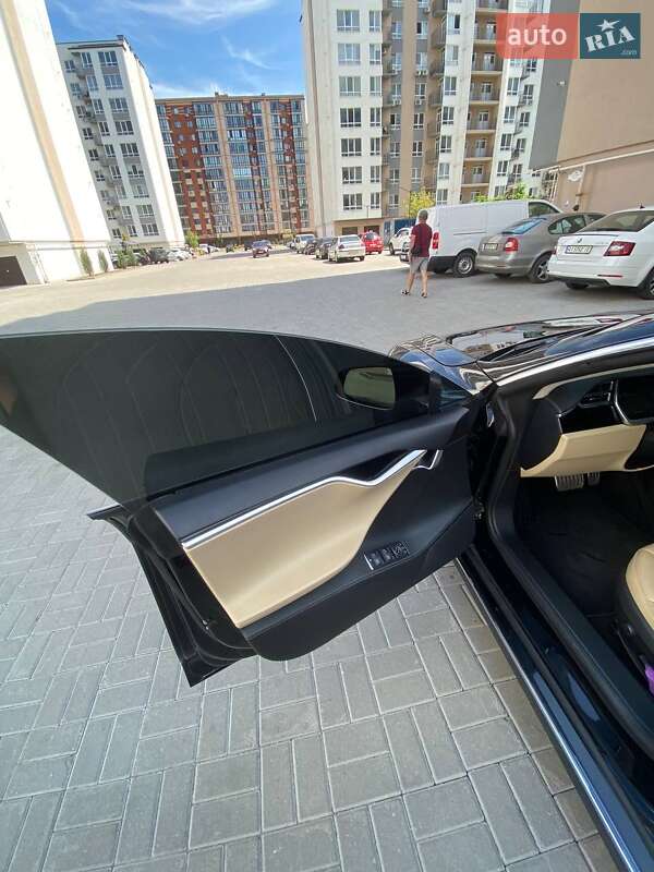 Ліфтбек Tesla Model S 2014 в Дніпрі