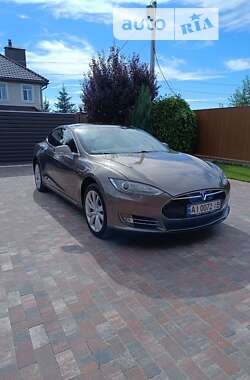 Лифтбек Tesla Model S 2015 в Киеве