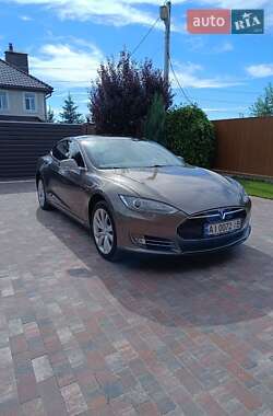 Лифтбек Tesla Model S 2015 в Киеве