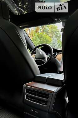 Лифтбек Tesla Model S 2018 в 