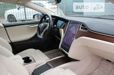 Лифтбек Tesla Model S 2017 в 