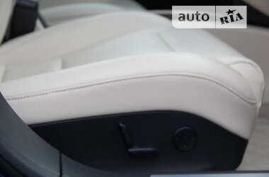 Лифтбек Tesla Model S 2017 в 