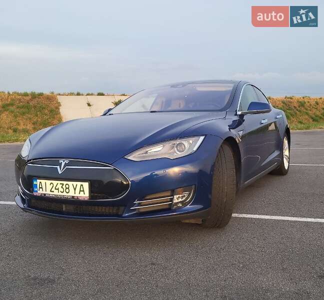 Ліфтбек Tesla Model S 2015 в 