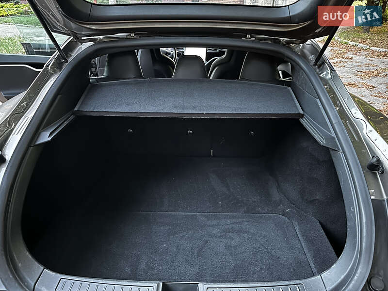 Лифтбек Tesla Model S 2016 в Днепре фото 26 Лифтбек Tesla Model S 2016 в Днепре