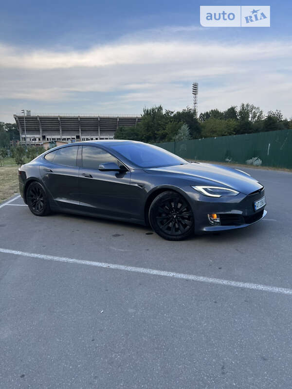Ліфтбек Tesla Model S 2016 в Івано-Франківську