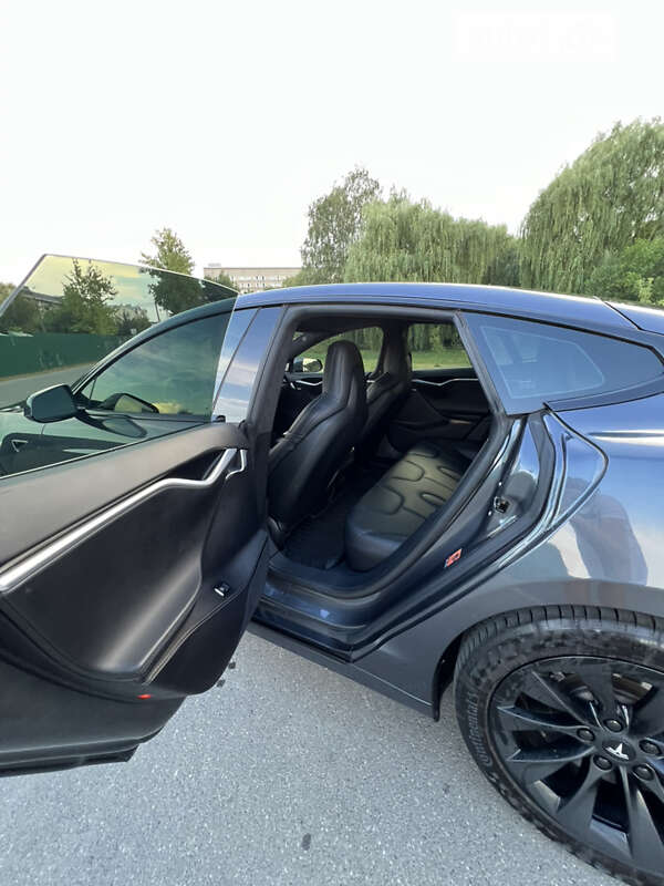 Ліфтбек Tesla Model S 2016 в Івано-Франківську