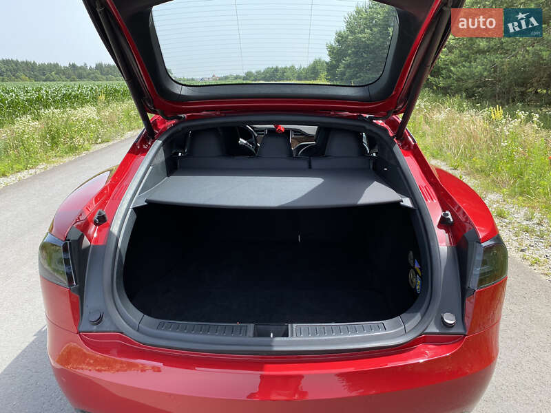 Ліфтбек Tesla Model S 2017 в Львові фото 15 Ліфтбек Tesla Model S 2017 в Львові