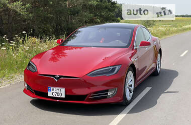 Лифтбек Tesla Model S 2017 в Львове