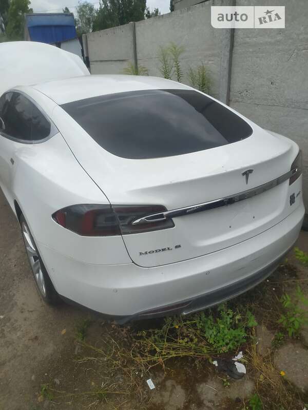 Ліфтбек Tesla Model S 2016 в Житомирі
