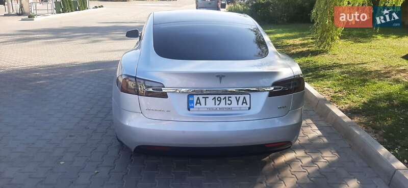 Лифтбек Tesla Model S 2017 в Коломые