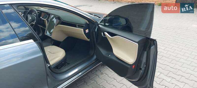 Ліфтбек Tesla Model S 2014 в Києві
