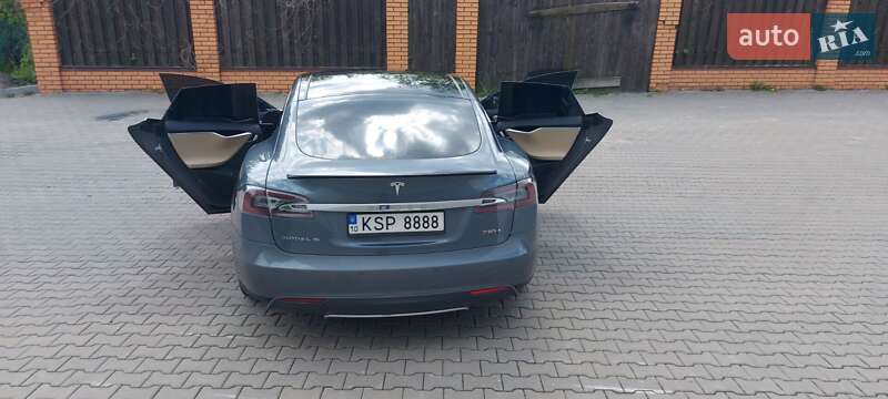 Ліфтбек Tesla Model S 2014 в Києві