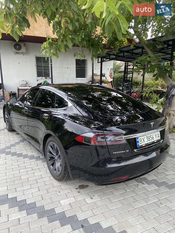 Лифтбек Tesla Model S 2018 в Хмельницком