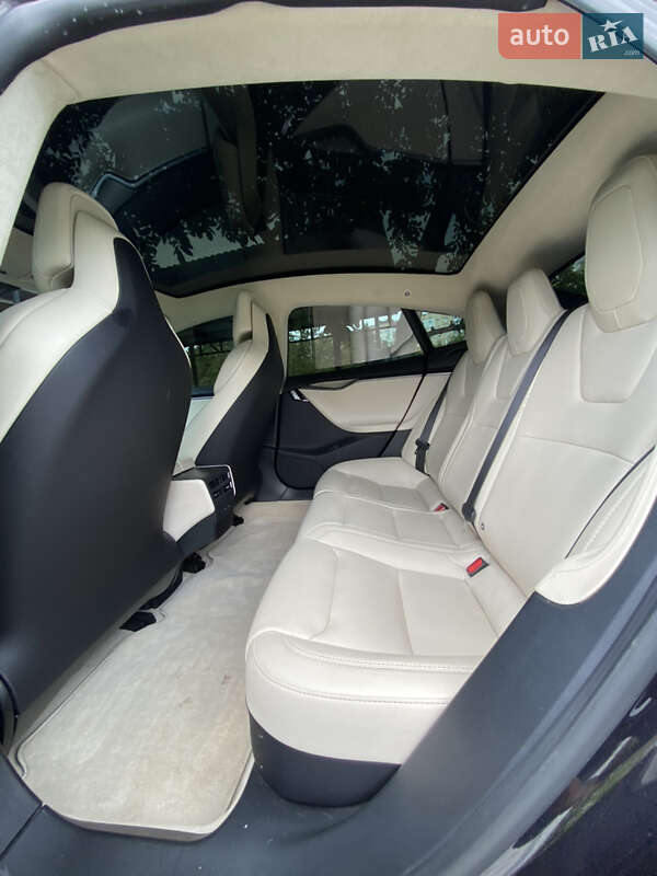 Лифтбек Tesla Model S 2018 в Хмельницком