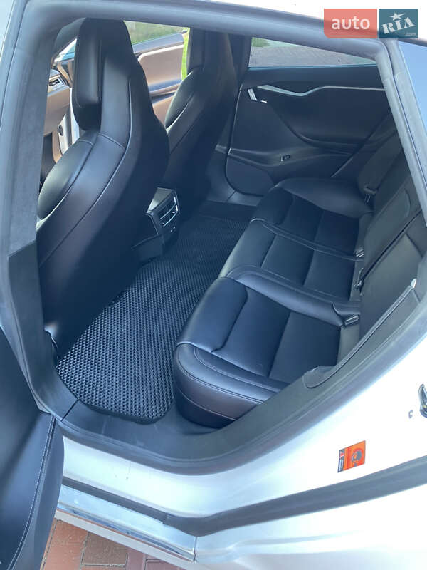 Лифтбек Tesla Model S 2018 в Знаменке