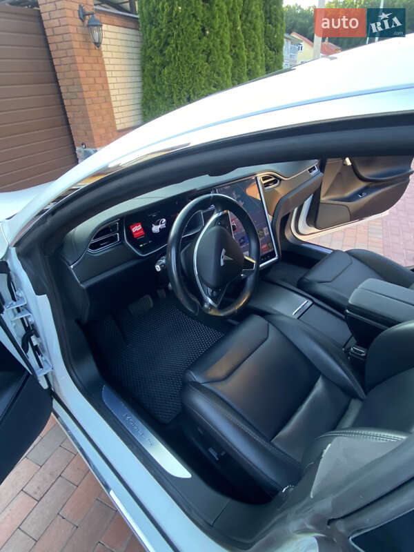 Лифтбек Tesla Model S 2018 в Знаменке