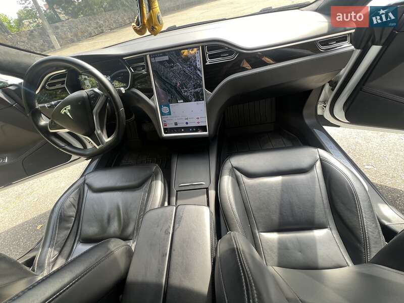 Лифтбек Tesla Model S 2016 в Виннице
